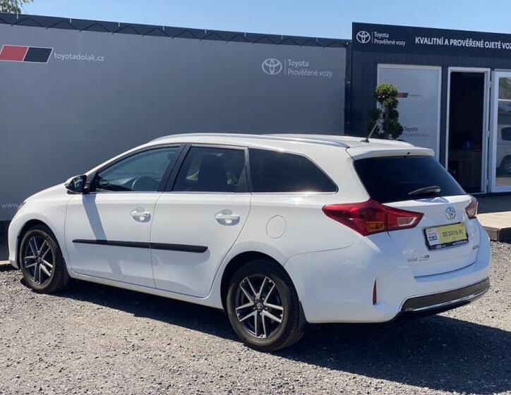 Toyota Auris 4