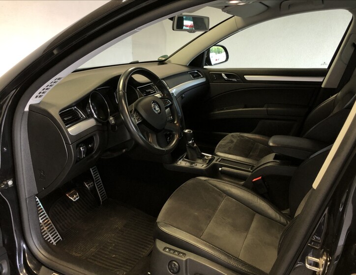 Škoda Superb 9