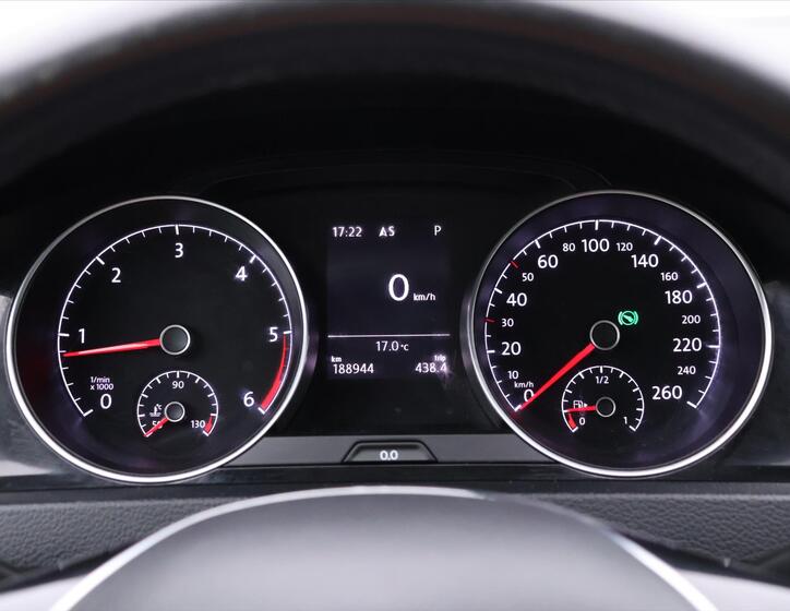Volkswagen Golf 16