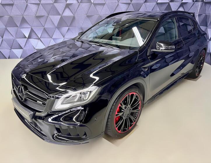 Mercedes-Benz GLA 1