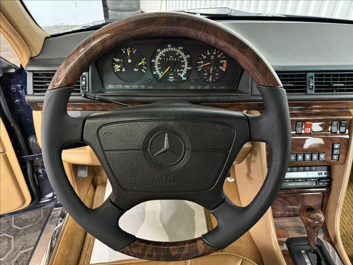 Mercedes-Benz 124