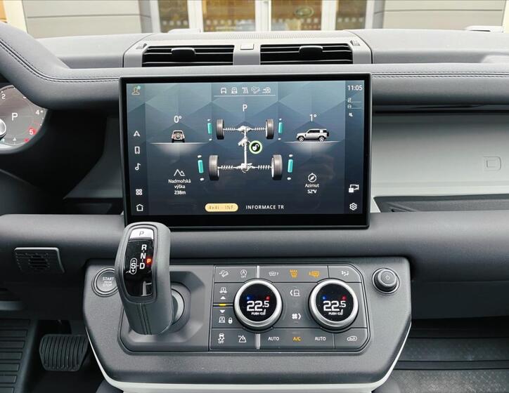 Land Rover Defender 13
