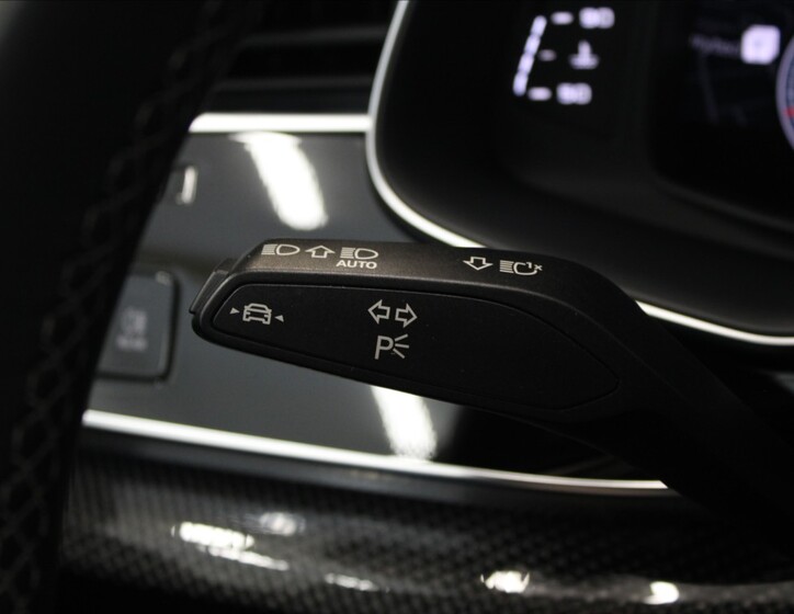 Audi Q8 21