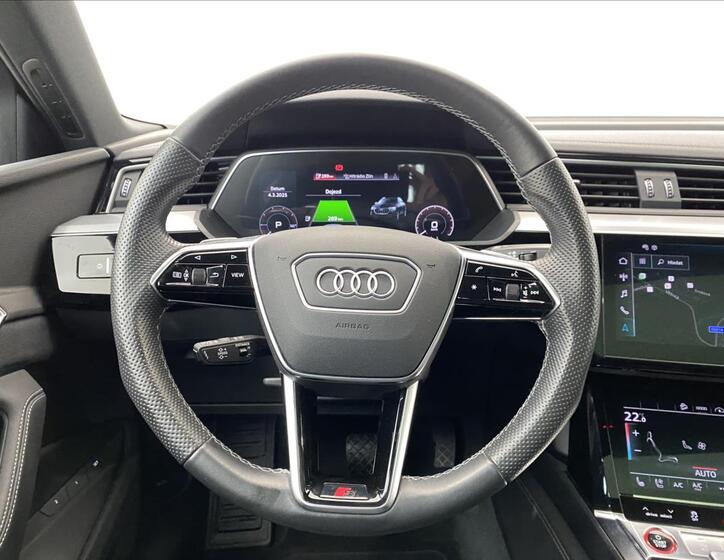 Audi e-tron 10