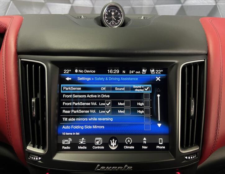 Maserati Levante 17