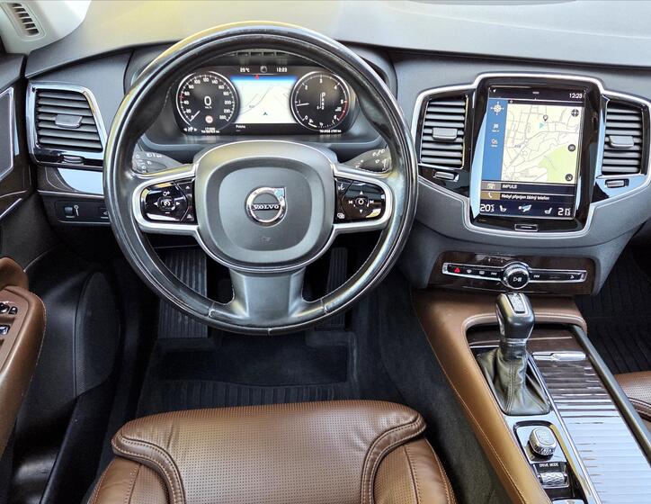 Volvo XC90 16
