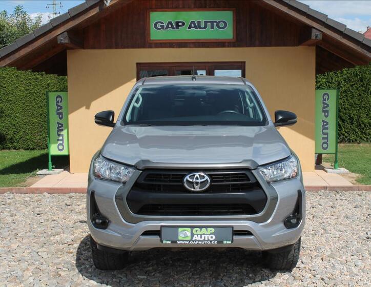 Toyota Hilux 2