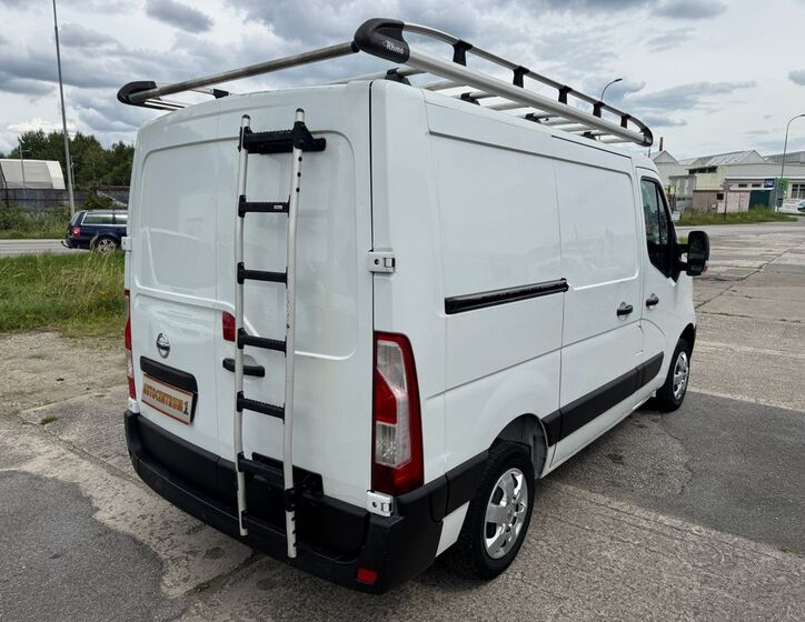 Nissan NV400 6