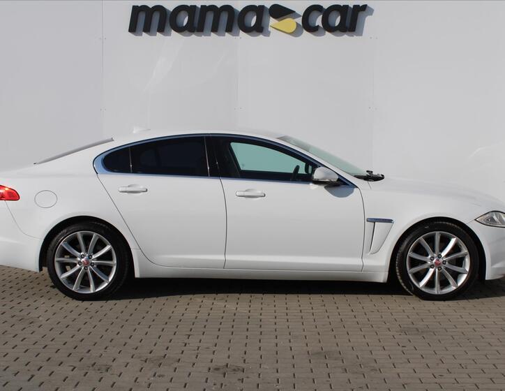 Jaguar XF 8