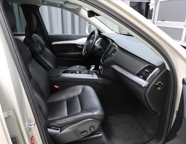 Volvo XC90 13