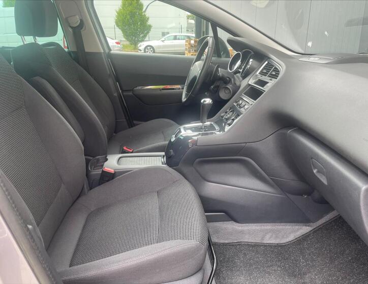 Peugeot 5008 10