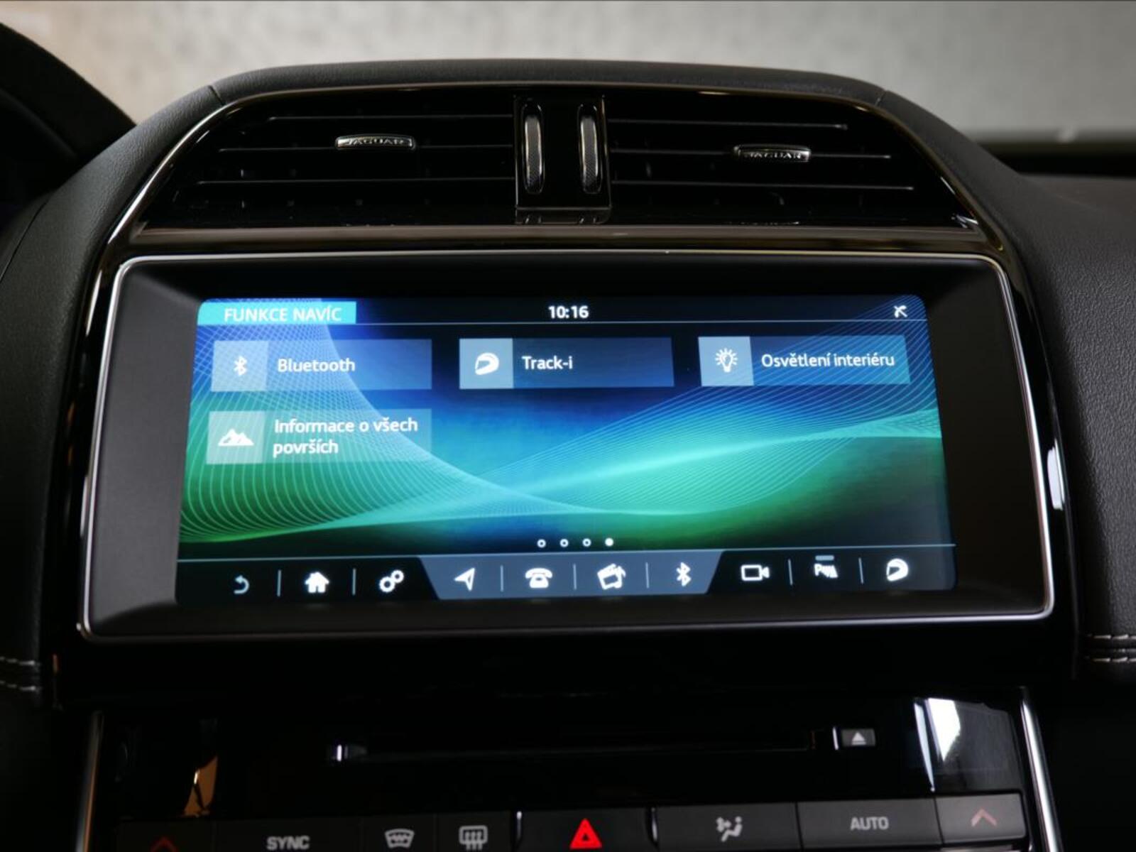 Jaguar XE 28