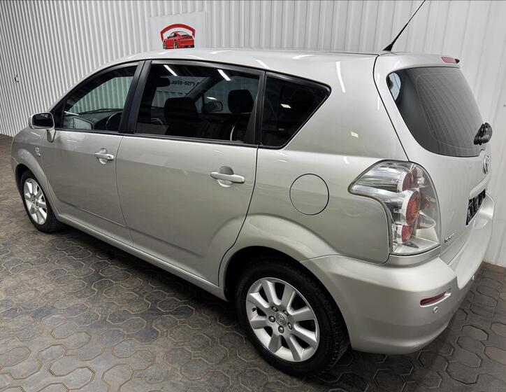 Toyota Corolla Verso 6
