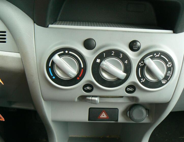Nissan Pixo 10