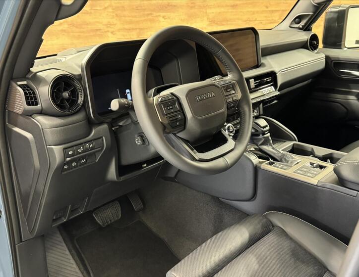 Toyota Land Cruiser 13