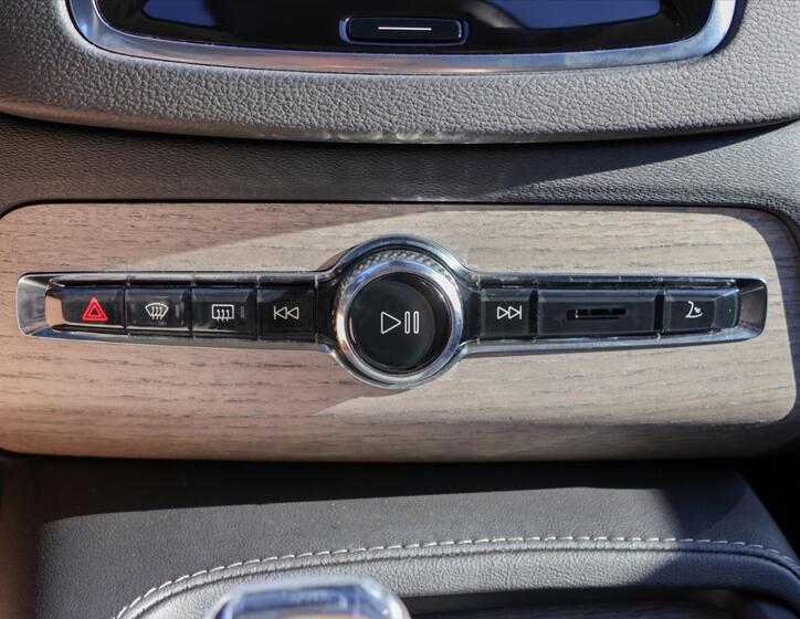 Volvo XC90 30