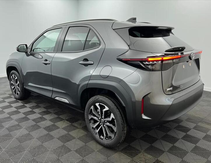 Toyota Yaris Cross 4