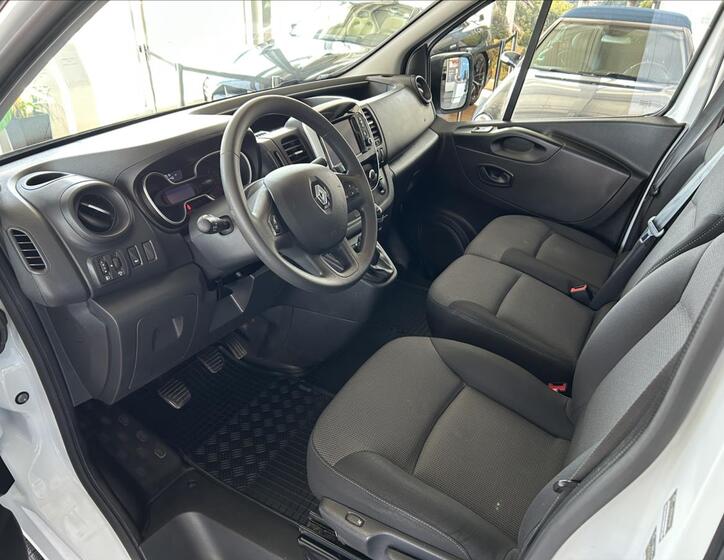 Renault Trafic 8