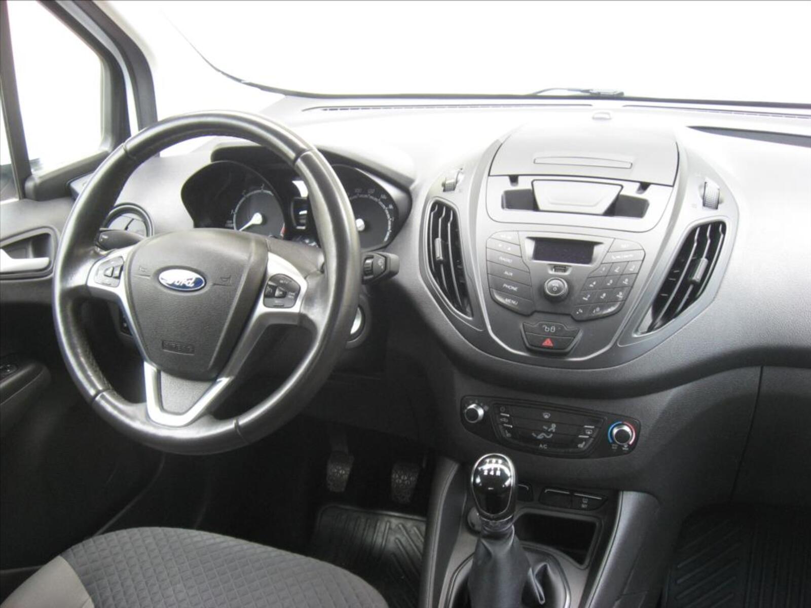 Ford Tourneo Courier 24