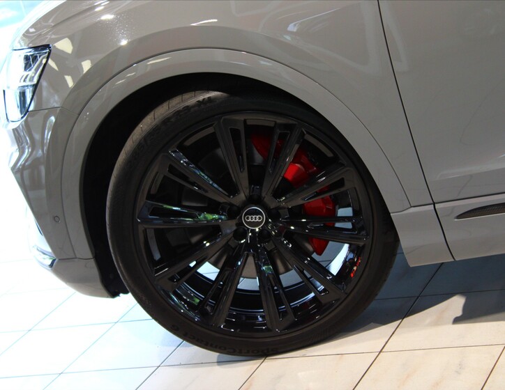 Audi SQ8 34