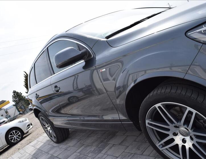 Audi Q7 9