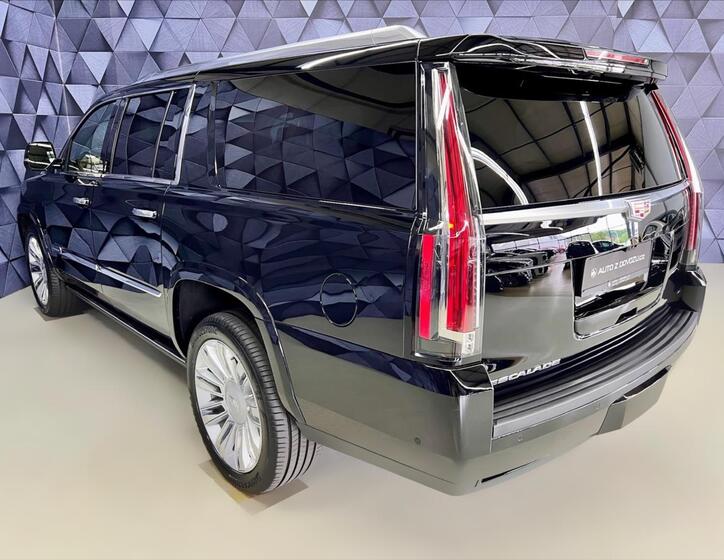 Cadillac Escalade 5