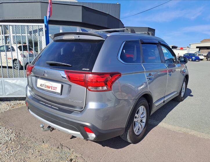Mitsubishi Outlander 3
