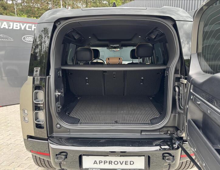Land Rover Defender 17
