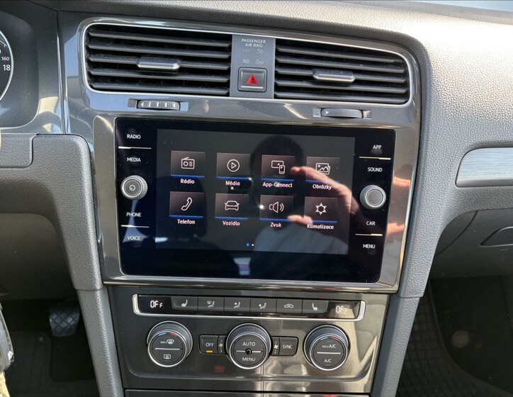 Volkswagen Golf 11
