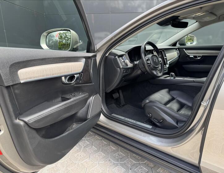 Volvo V90 10