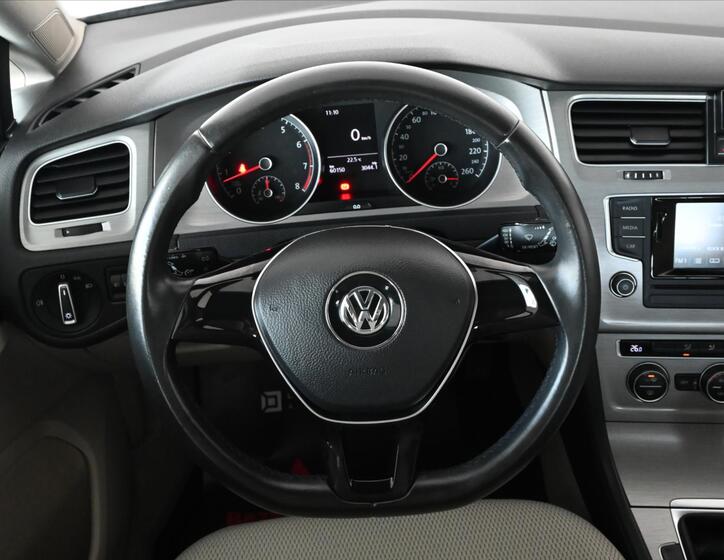 Volkswagen Golf 16