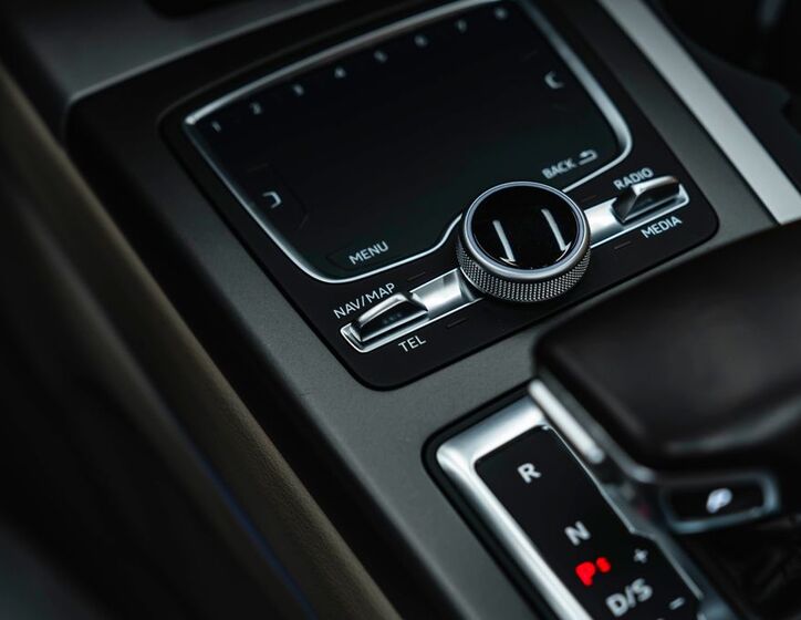 Audi Q7 11