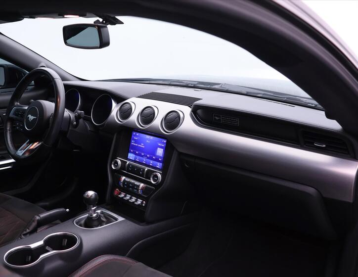 Ford Mustang 24