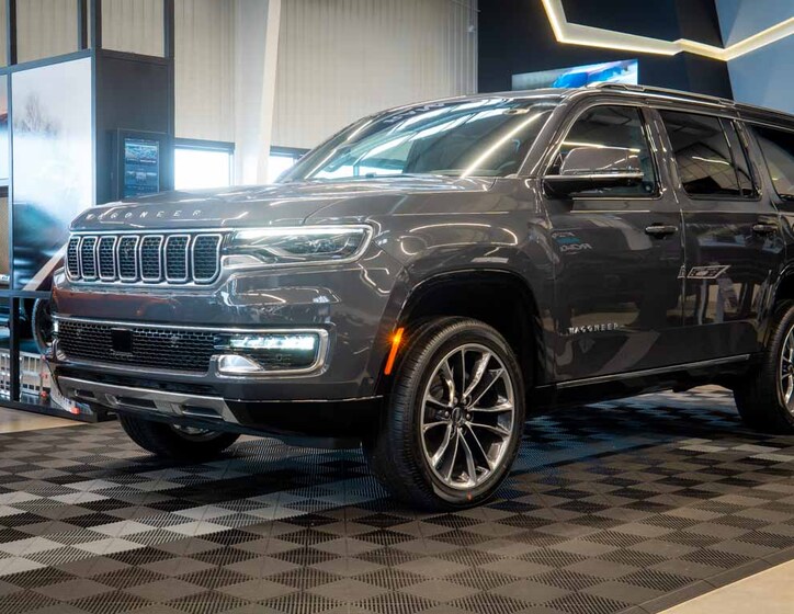 Jeep Wagoneer 14