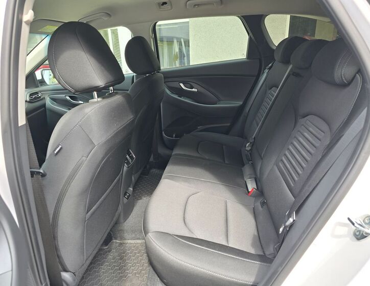 Hyundai i30 24