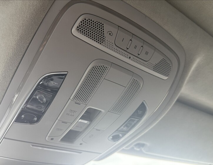 Audi A8 26