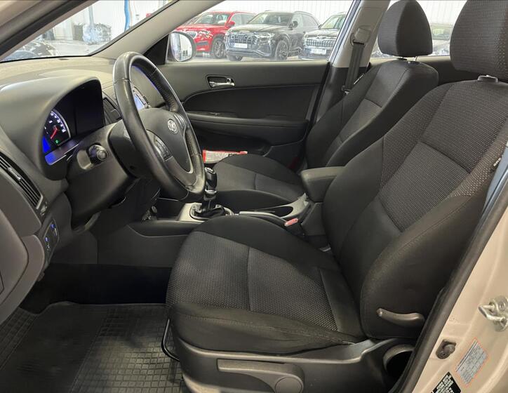 Hyundai i30 13
