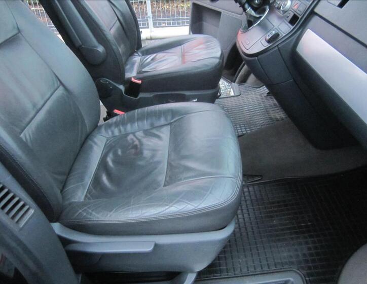 Volkswagen Multivan 25