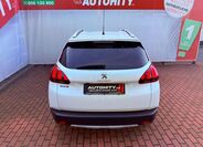 Peugeot 2008 8