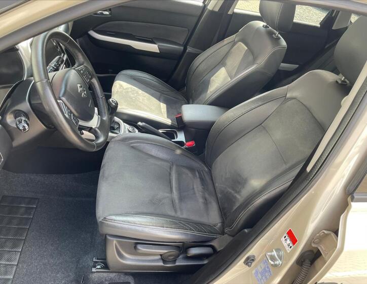 Suzuki Vitara 12