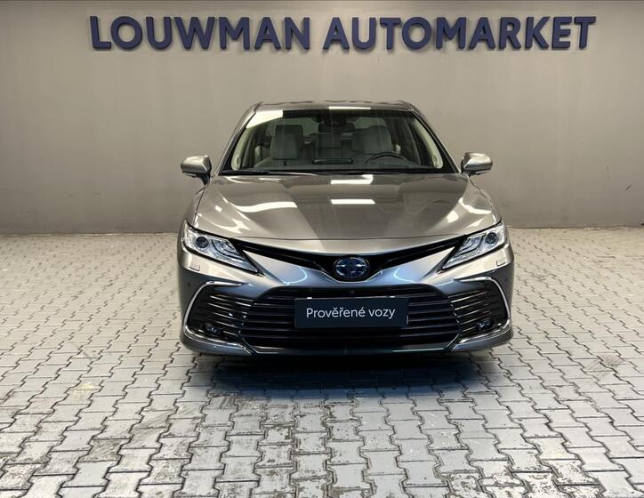 Toyota Camry 4