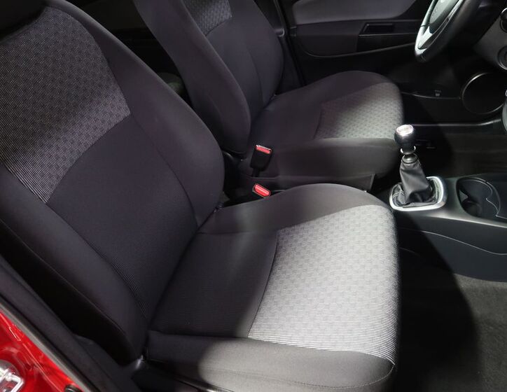 Toyota Yaris 14