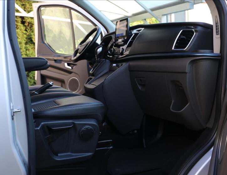 Ford Tourneo Custom 37
