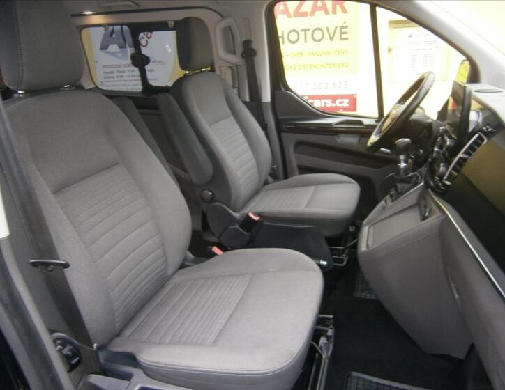 Ford Tourneo Custom 8
