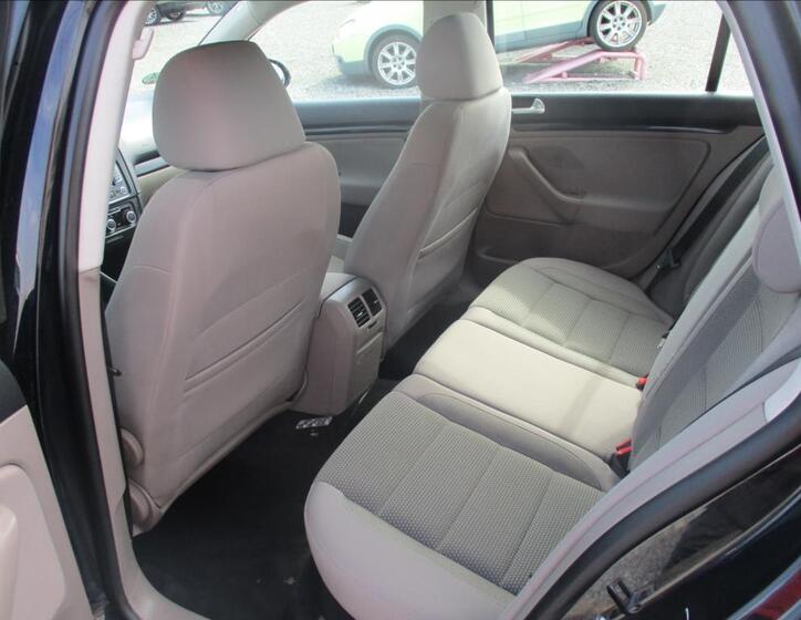 Volkswagen Golf 16