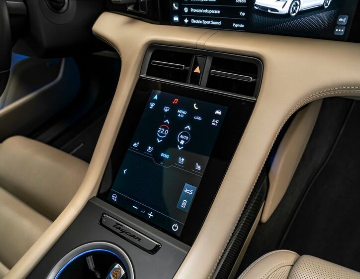 Porsche Taycan 16