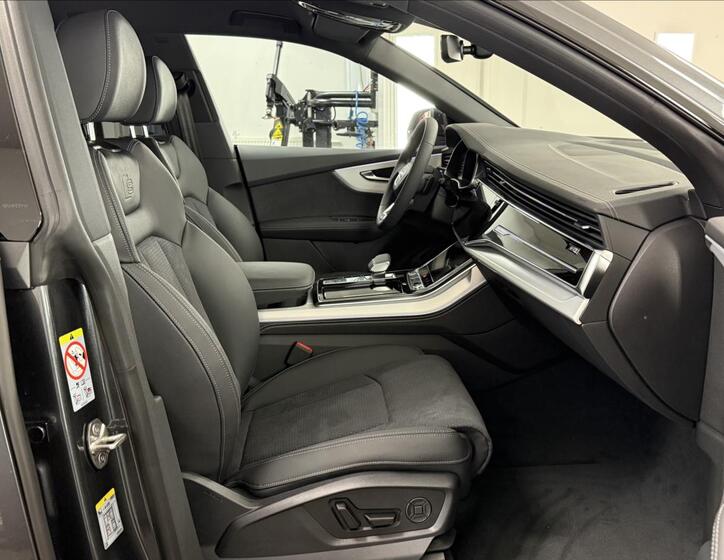 Audi Q8 10