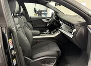 Audi Q8 10