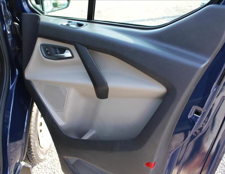 Ford Tourneo Custom 19