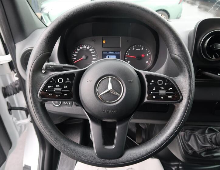 Mercedes-Benz Sprinter 16